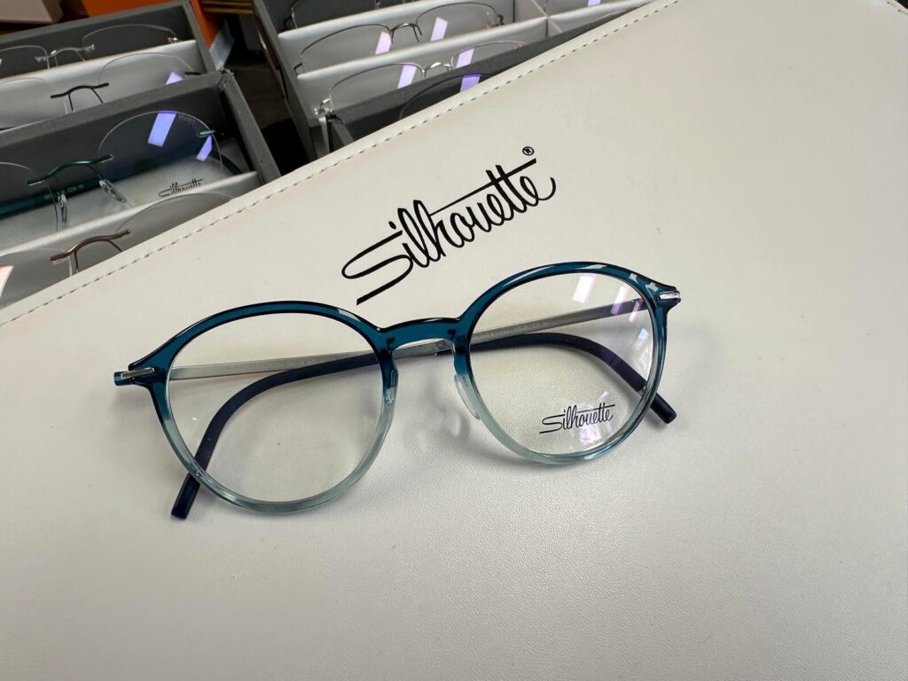 Silhouette Herbstneuheiten: nur bis 22. August in Oppenheim 4 Runde Silhouette Brille mit blau-türkisem Farbverlauf